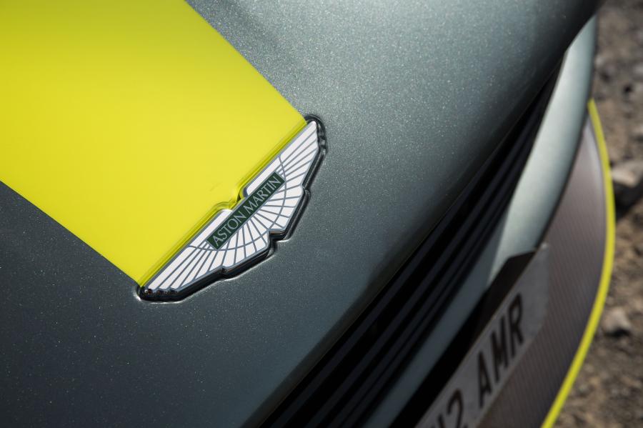 Логотип Aston Martin DB11 AMR Signature Edition 2018 года  (WW) (фото 12 из 43)